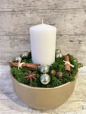 Gold based single candle arrangement