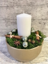 Gold based single candle arrangement